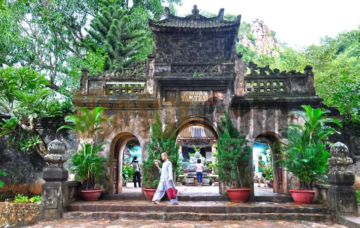 Du Lịch Tết Đà Nắng - Những Ngôi Chùa Linh Thiêng - Chùa Tam Thai